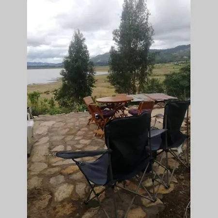 El Cascajal: Amazing lake view. Vista al lago Guatavita Exterior foto